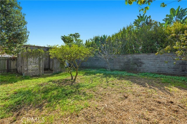 Building Photo - 815 S Juanita Ave