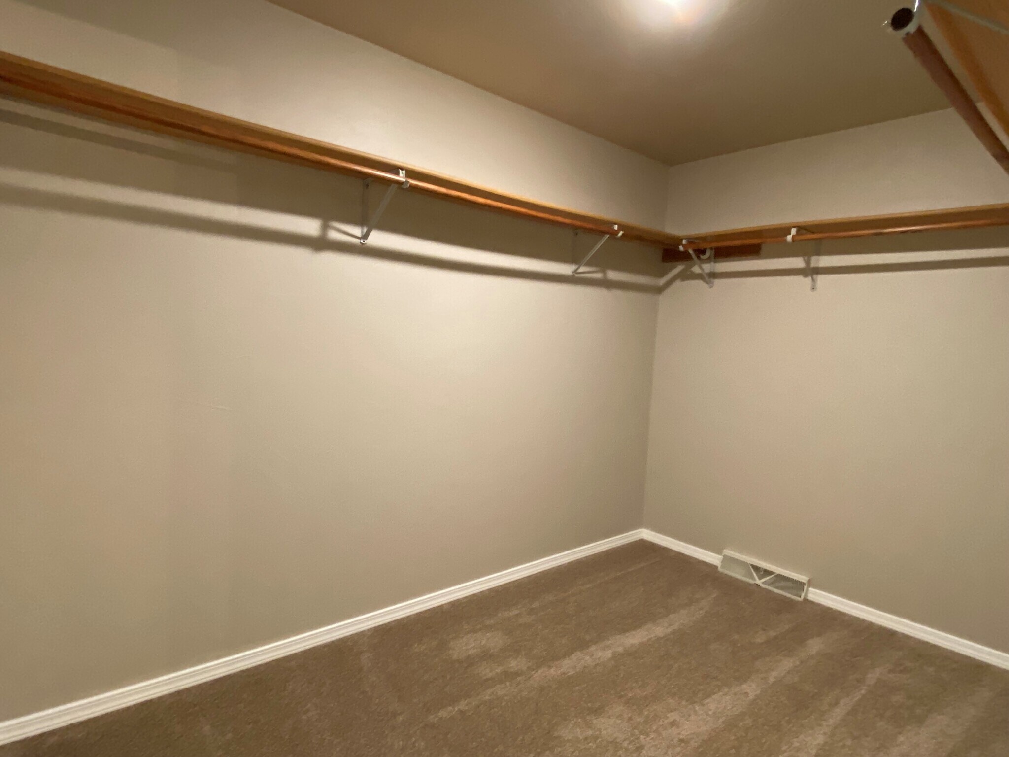 Building Photo - 1124 Nier Ct