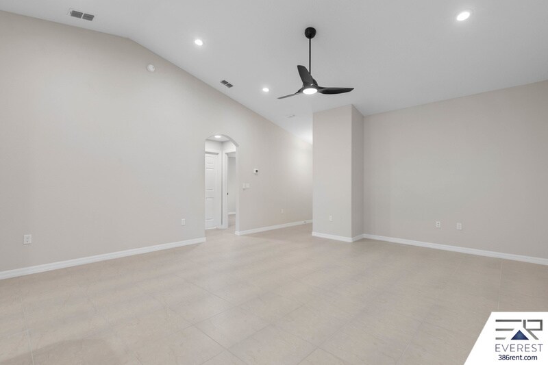 Building Photo - 14 Llovera Pl