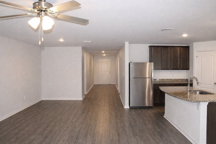 Building Photo - 72 Brewster Ln