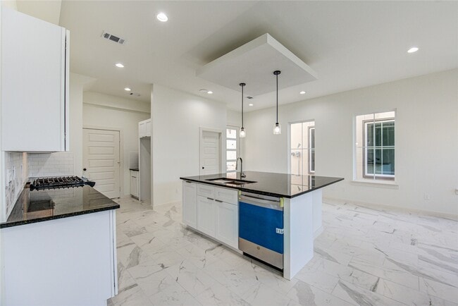 Building Photo - 2920 El Fenice Ln