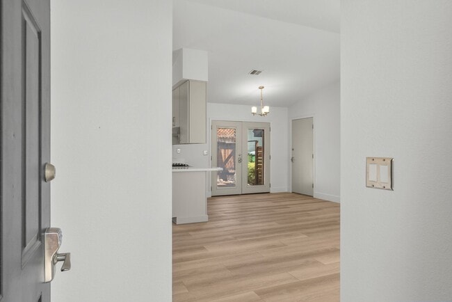 Building Photo - 145 Summerset Dr