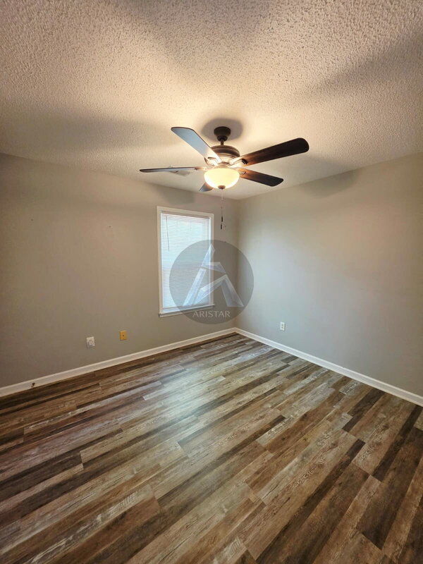 Building Photo - 1691 Woodsford Rd