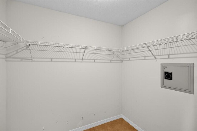 Building Photo - 20 Woodford Ln
