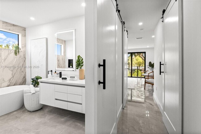 Building Photo - 325 SW 16th St