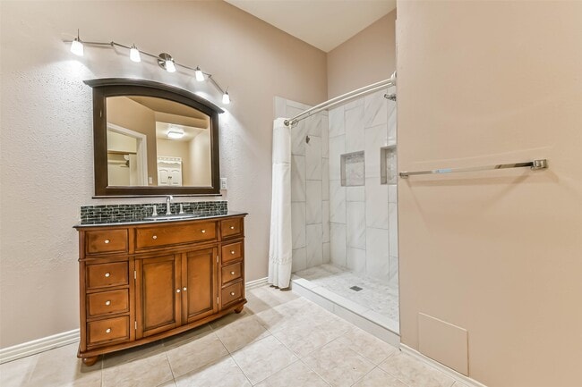 Building Photo - 3327 S Country Meadows Ln