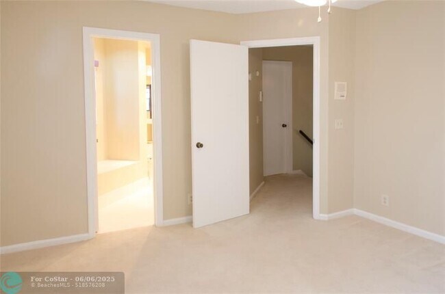 Building Photo - 8638 Eagle Run Dr
