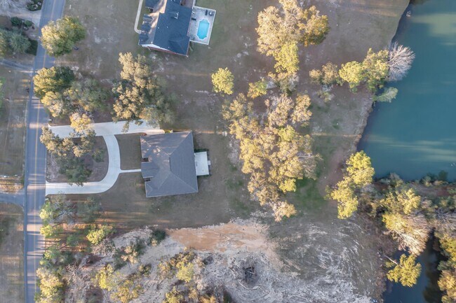 Building Photo - 1148 Sioux Cir