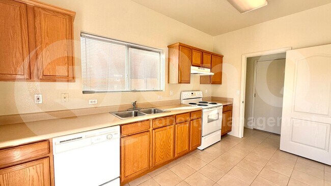 Building Photo - 2499 S Marble St