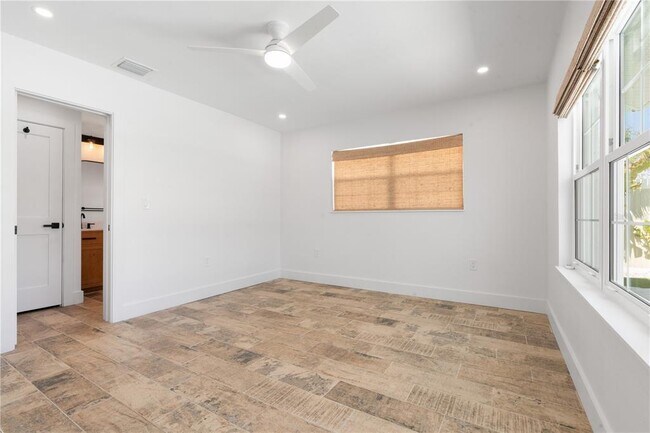 Building Photo - 4543 Carson St NE