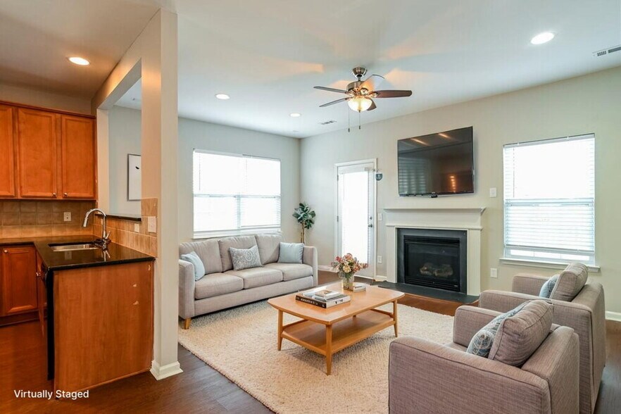 Building Photo - 9167 Lenox Pointe Dr