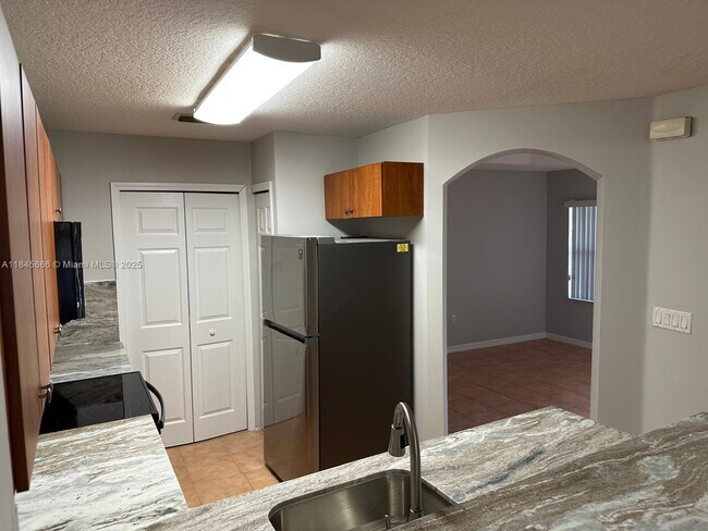 Building Photo - 654 SW 106th Ave