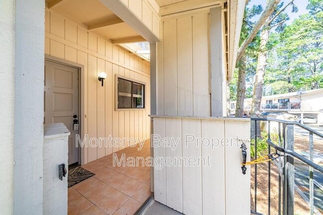 Building Photo - 250 Forest Ridge Rd