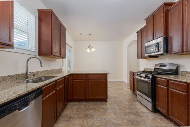 Building Photo - House In The Charming Neighborhood of Lake Carolina