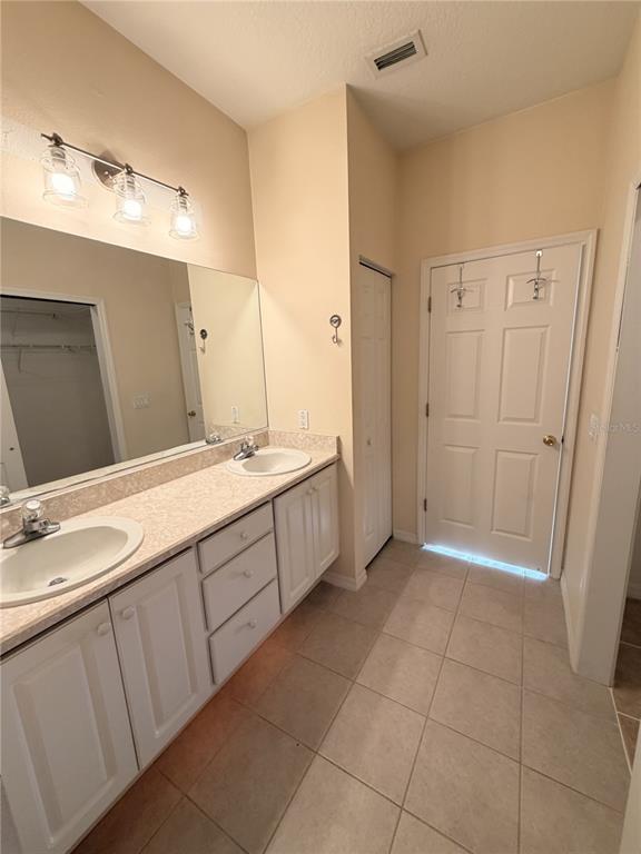 Building Photo - 10 Westfield Ln