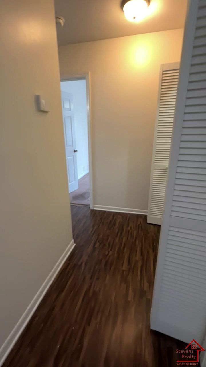 Building Photo - 409 Oriole Dr