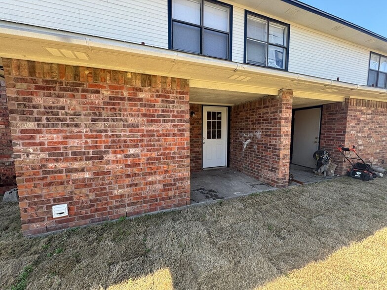 Building Photo - 1203 Monroe Loop