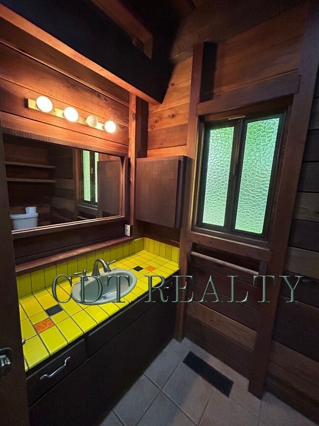 Building Photo - 3BR/ 2BA CARMEL VALLEY RETREAT