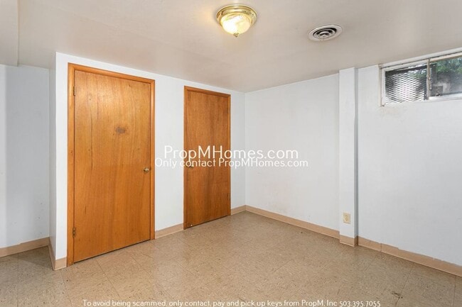 Building Photo - Spacious Mid-Century Three Bedroom Home In Woodstock!