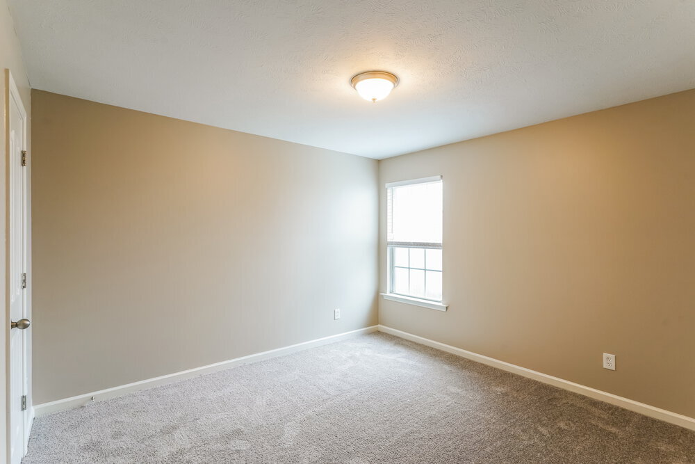 Building Photo - 221 Quiet Ln