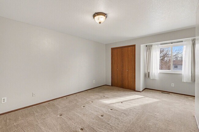 Building Photo - Spacious Home Wi/Large Fenced Yard + Covered Patio + Easy Denver/Boulder Commute