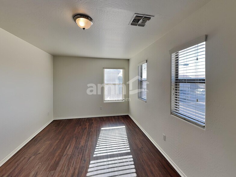 Building Photo - 18541 W Valerie Dr