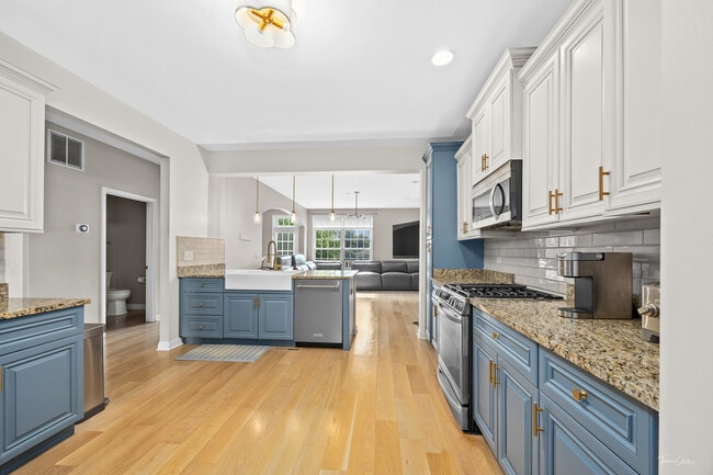 Building Photo - 4151 Royal Mews Cir