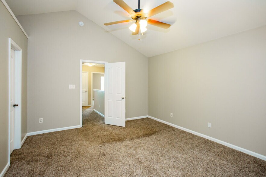 Building Photo - 9332 Macquarie Ln