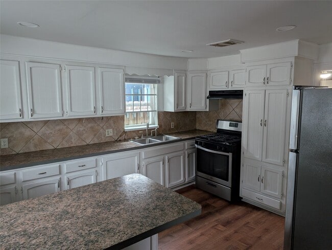 Building Photo - 3203 Eastex Fwy