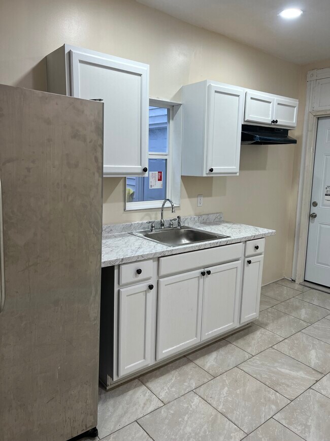 Building Photo - 309 E Mahanoy St