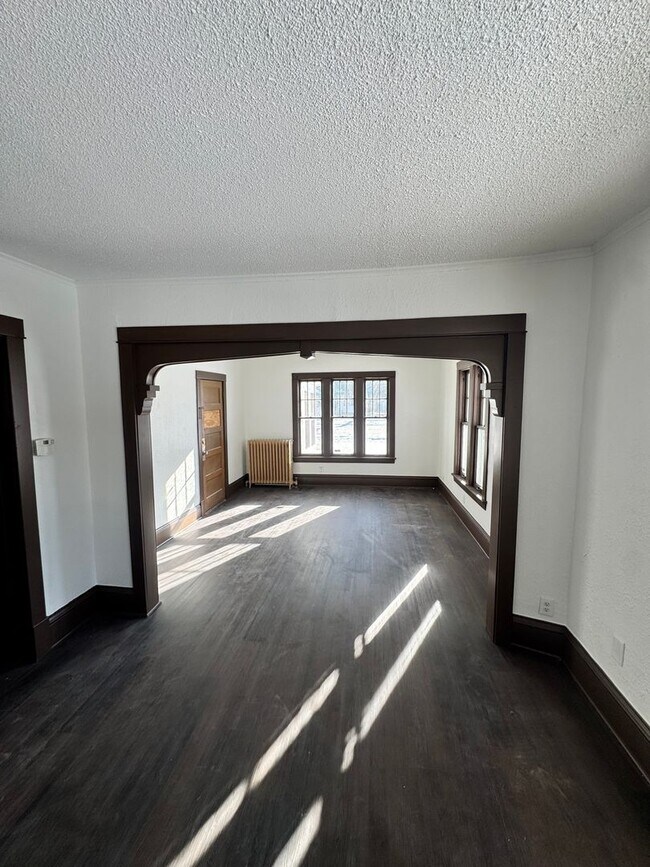 Building Photo - 1021 Charles Ave