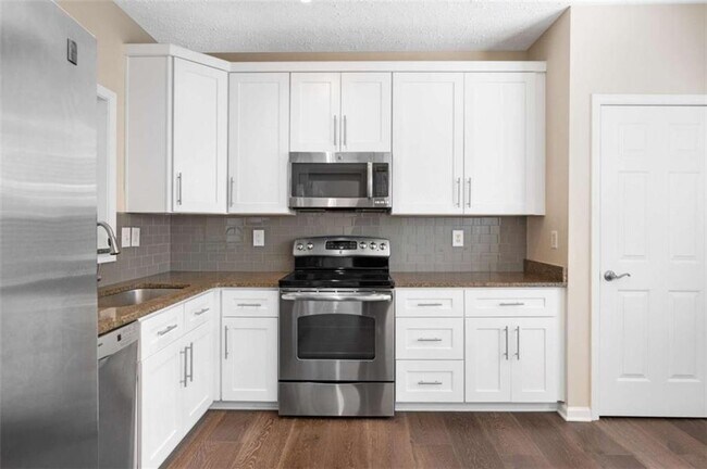 Building Photo - 5559 Glenridge Dr