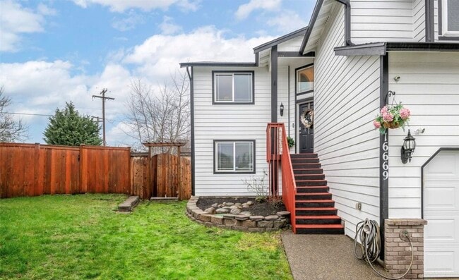 Building Photo - 16669 Rainier View Dr SE