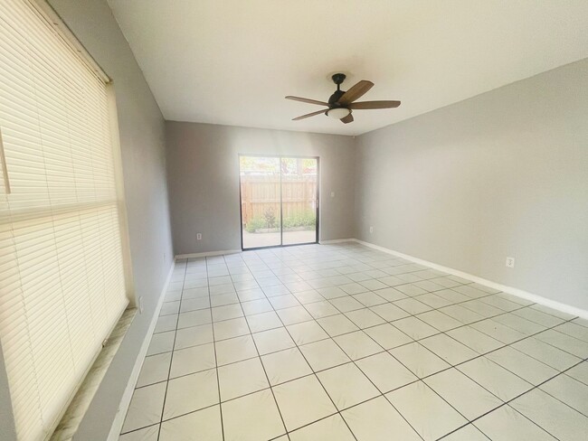 Building Photo - HIDDEN CREEK CONDO-1613 Little River Dr Or...