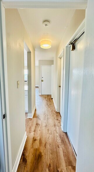 Building Photo - 406 Inland Dr