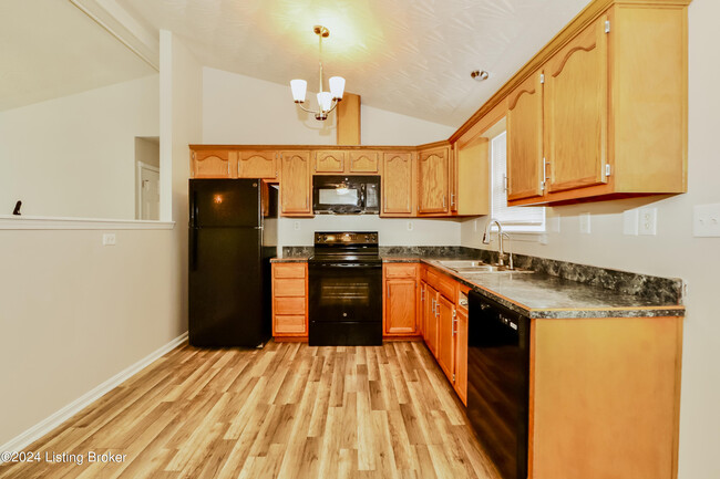 Building Photo - 106 Drake Dr