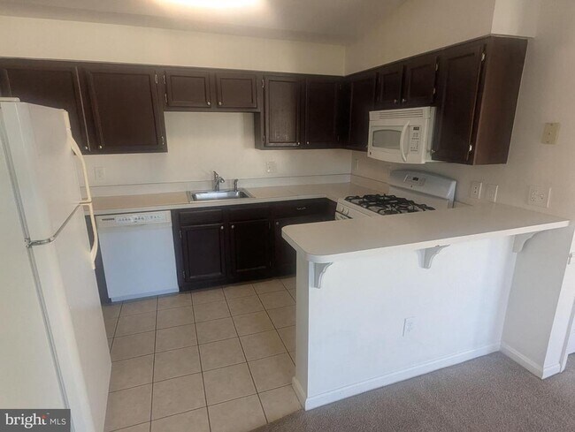 Building Photo - 11010 Koman Cir