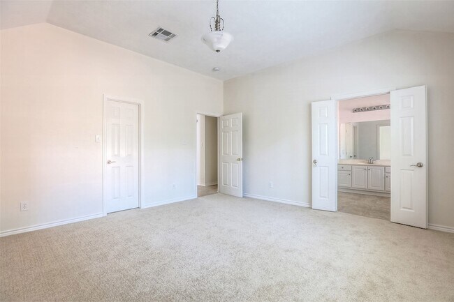 Building Photo - 131 Avonlea Dr
