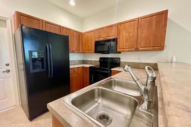 Building Photo - 2563 Stockbridge Square SW