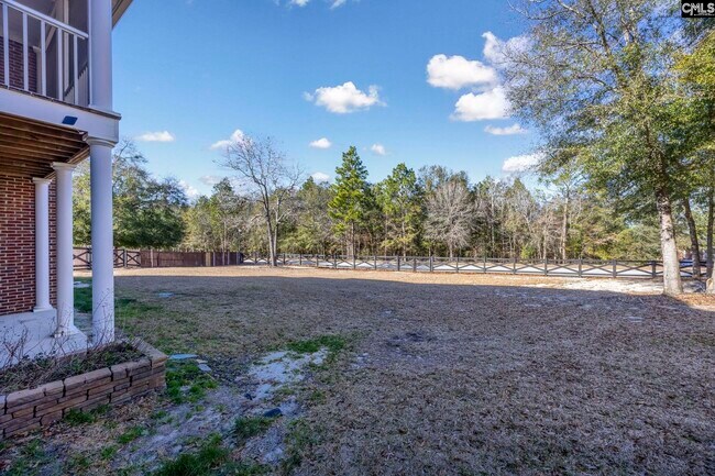 Building Photo - 120 Pinehurst Ct
