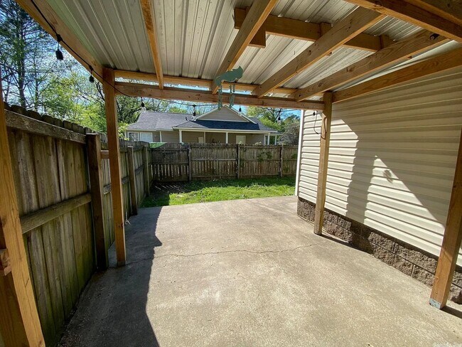 Building Photo - 1361 Davis St