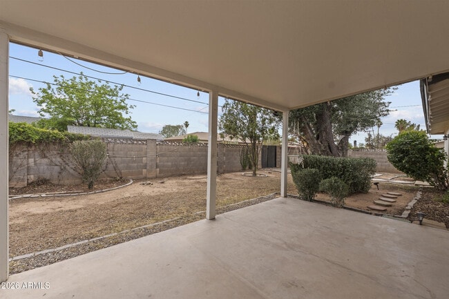 Building Photo - 1229 E Manhatton Dr