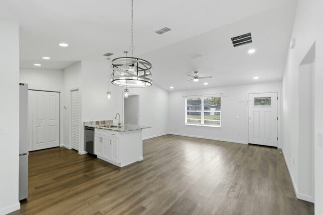 Building Photo - 5405 NW 8th Pl