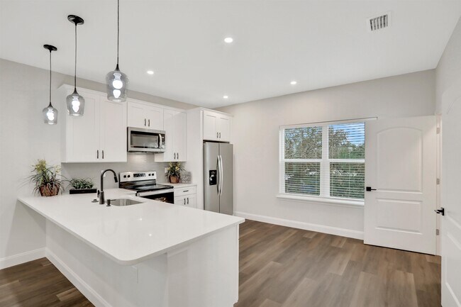 Building Photo - 524 Arricola Ave