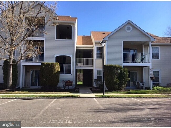 Building Photo - 528 Walden Circle