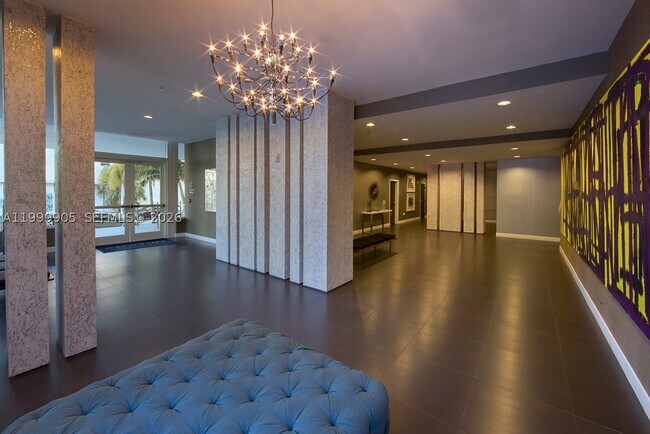 Building Photo - 210 W Park Dr