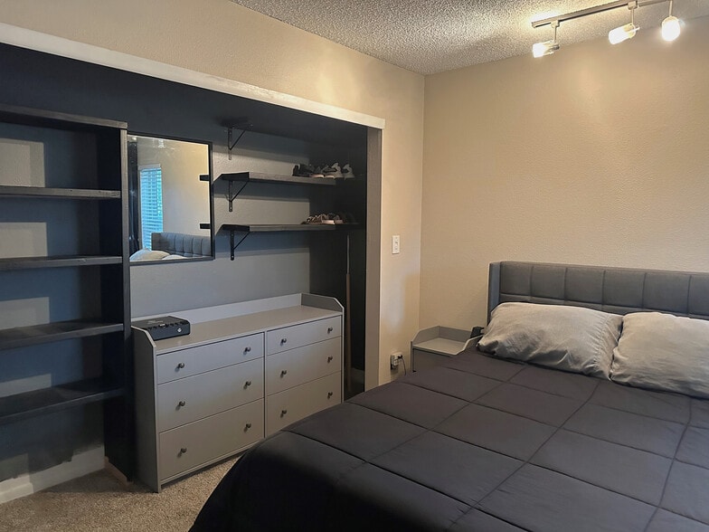 Primary Bedroom - 1226 S Monaco Pky