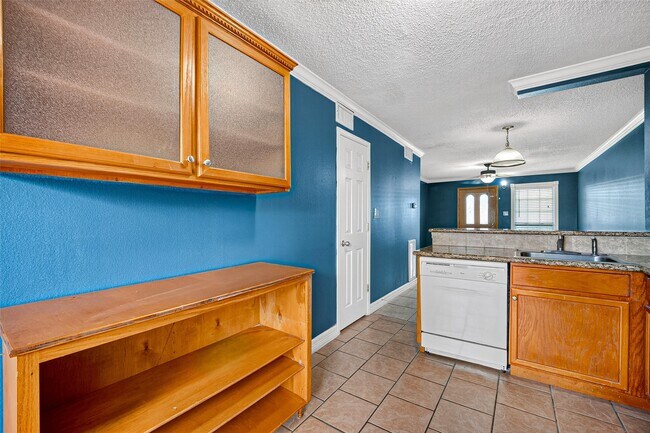 Building Photo - 1220 Shadowdale Dr