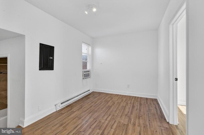 Building Photo - 1733 W Oxford St