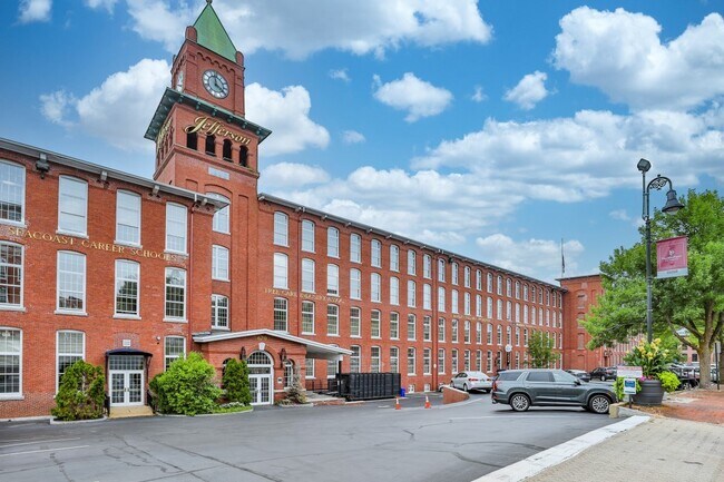 Primary Photo - 670 N Commercial St